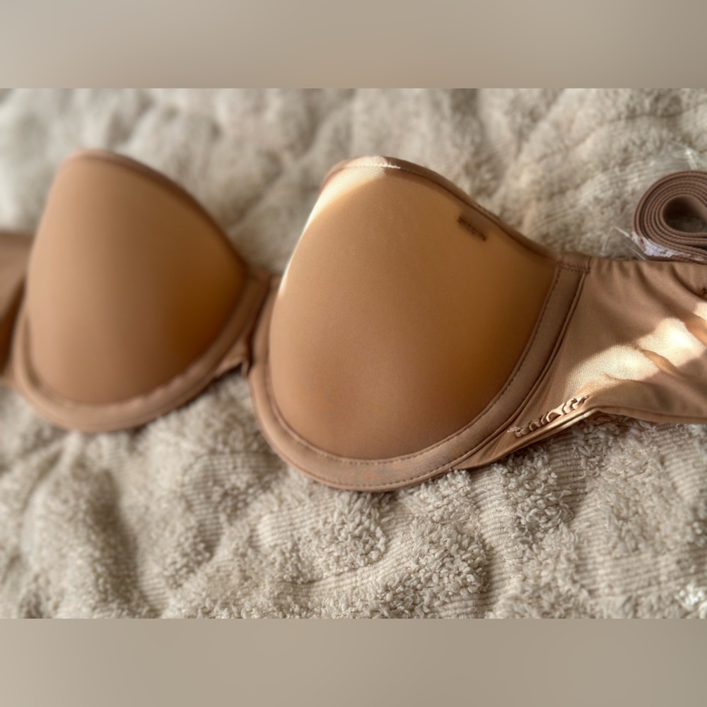 SKIMS weightless strapless bra clay